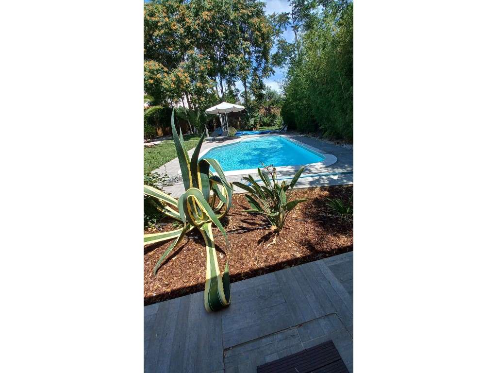 Excelente Imóvel T8 inserido em Lote de 1449 m2, com 840 m2 de cons... - Grande imagem: 4/60