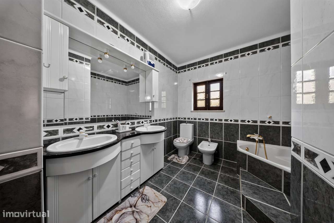 MORADIA T4 C/ GARAGEM FECHADA | MINDE - ALCANENA-21
