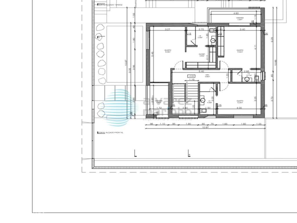 Moradia T4 Independente de Design Contemporâneo com Piscina e Garagem-48