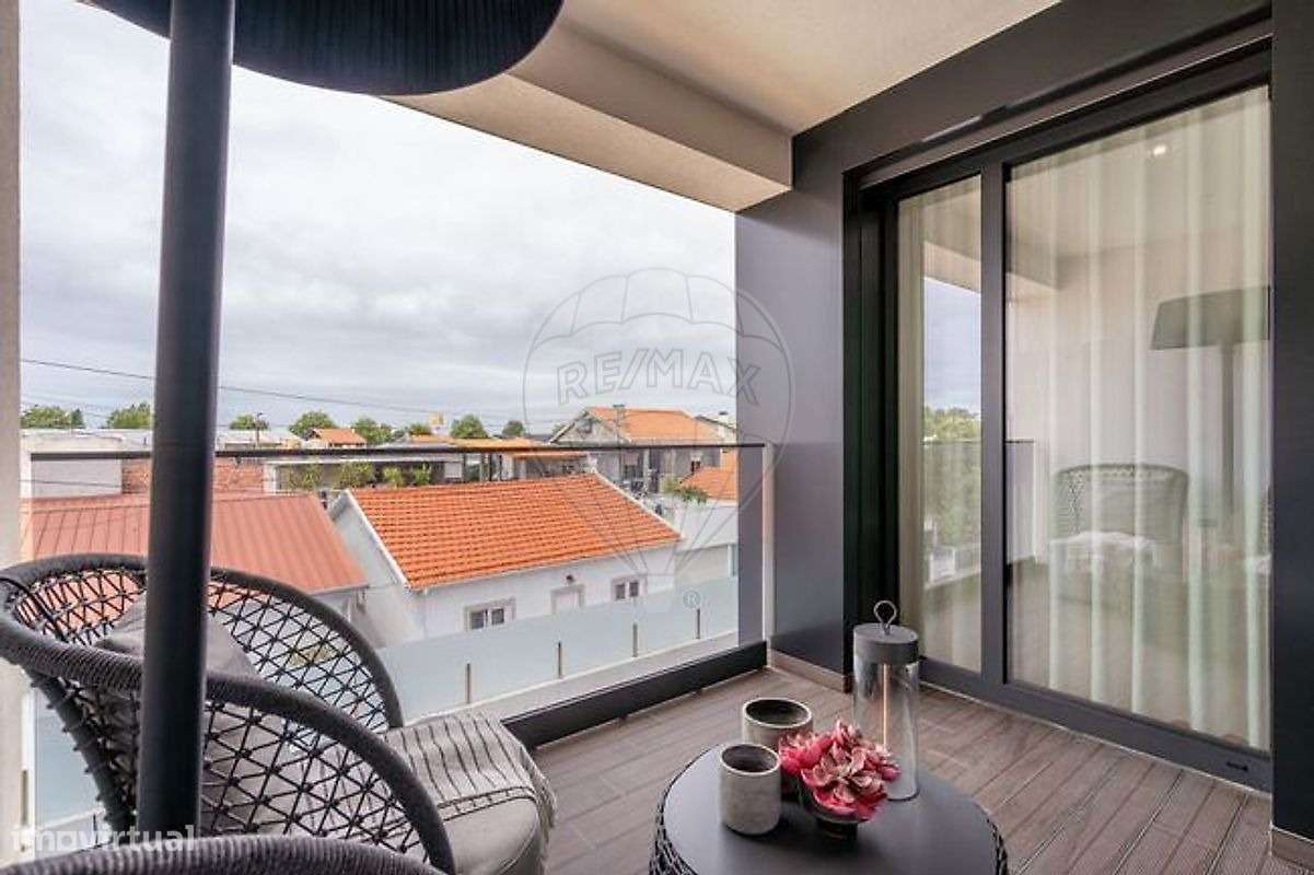 Moradia de Luxo T3+1 com Piscina Aquecida -300m da Praia em Matosinhos-24