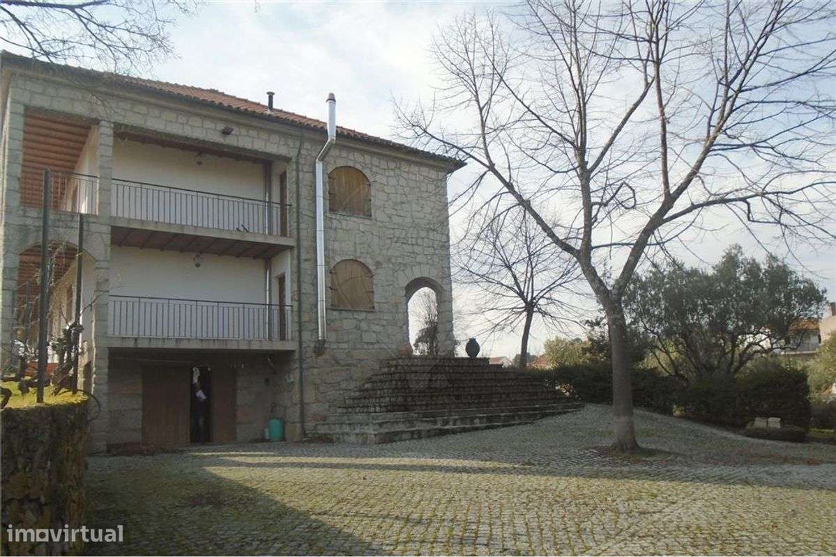 MORADIA COM PISCINA - Grande imagem: 2/50