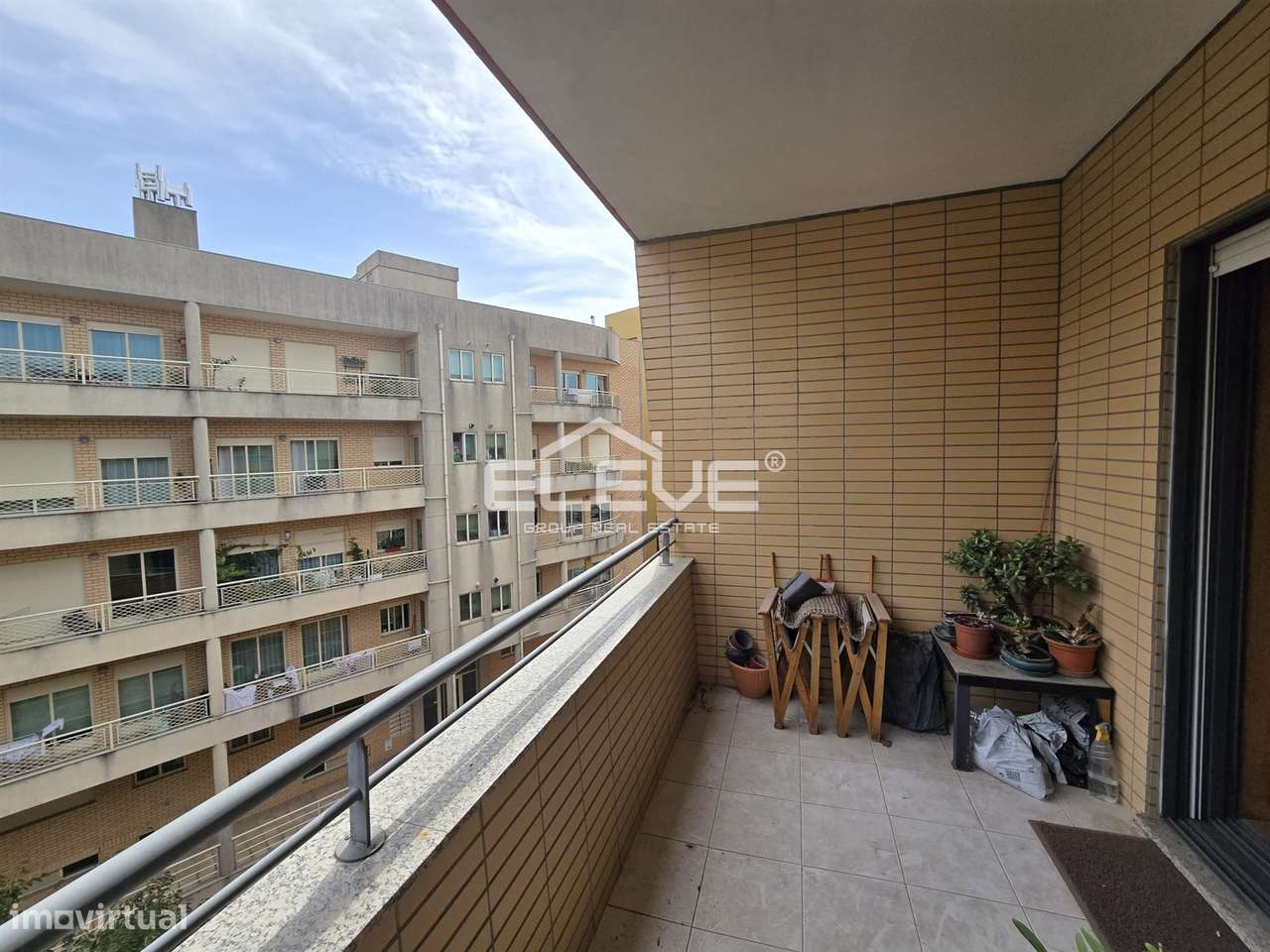 Espetacular T3 ao Metro Santo Ovideo-22