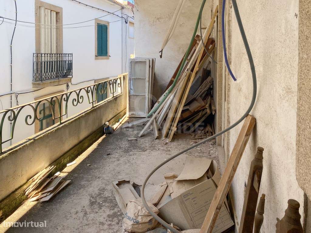 Conjunto de 3 Apartamentos T2 + 2 Garagens no Centro Histórico de C... - Grande imagem: 5/24