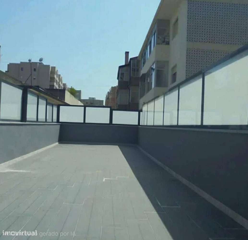 Comprar Excepcional T3 com Terraço ao Metro do Parque Urbano - Grande imagem: 2/12