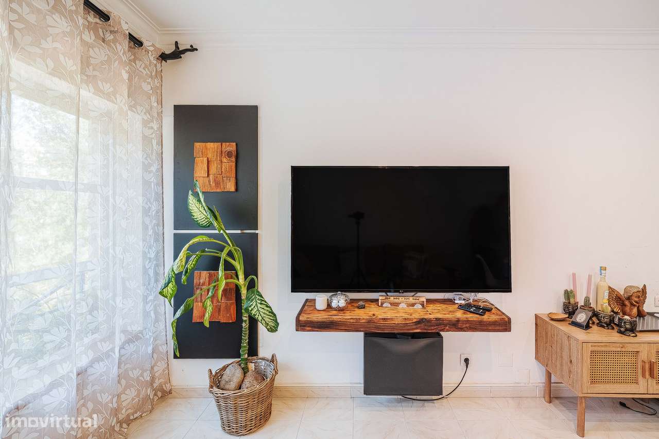 Apartamento T2 Remodelado | Tapada das Mercês-4