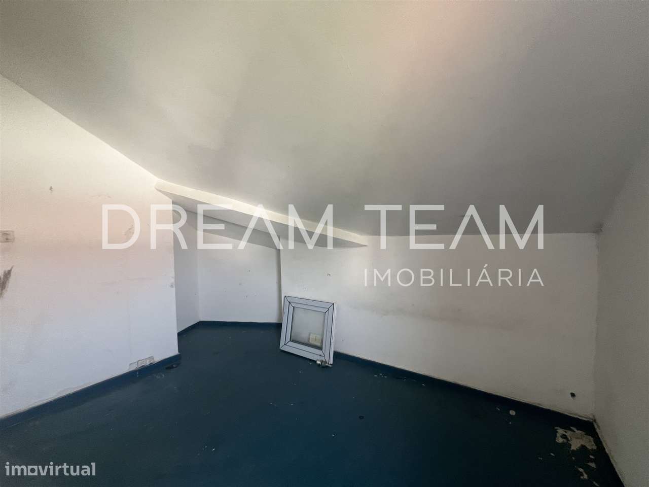Moradia T7 com Piscina na Charneca da Caparica-25