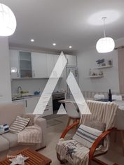 Apartamento T2 totalmente remodelado, situado na Praia da Barra. Com