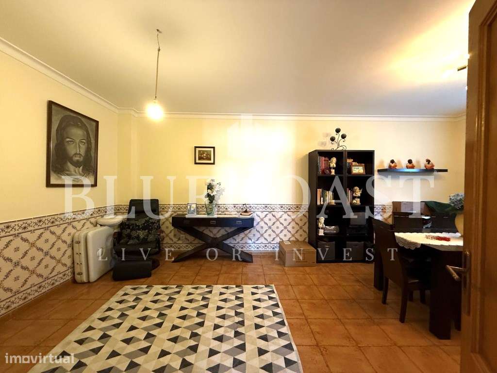 Moradia V4 com 3 Pisos - Espaço e Conforto-43