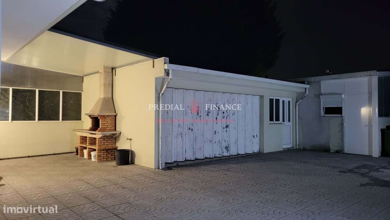 Moradia T4 com Jardim, Terraço, Garagem Dupla e Área de Barbecue — Exc-27