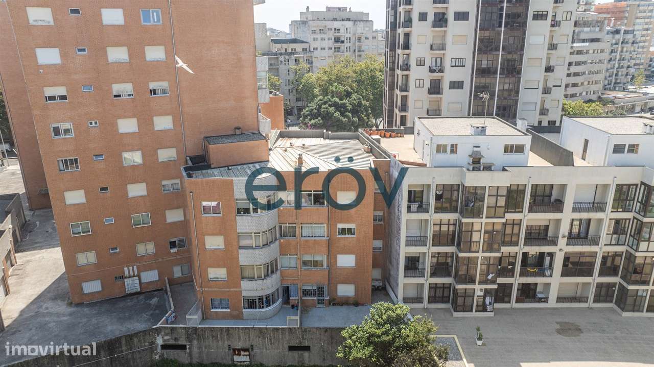 Apartamento T1 com Lugar de Garagem a 500 Metros da Praia – Póvoa de V-3