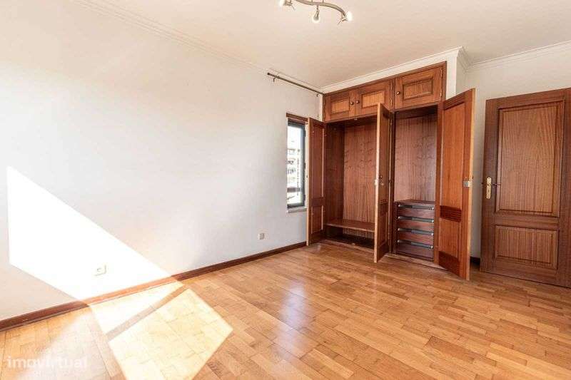 Apartamento T2, vista desafogada e de mar. - Grande imagem: 4/12