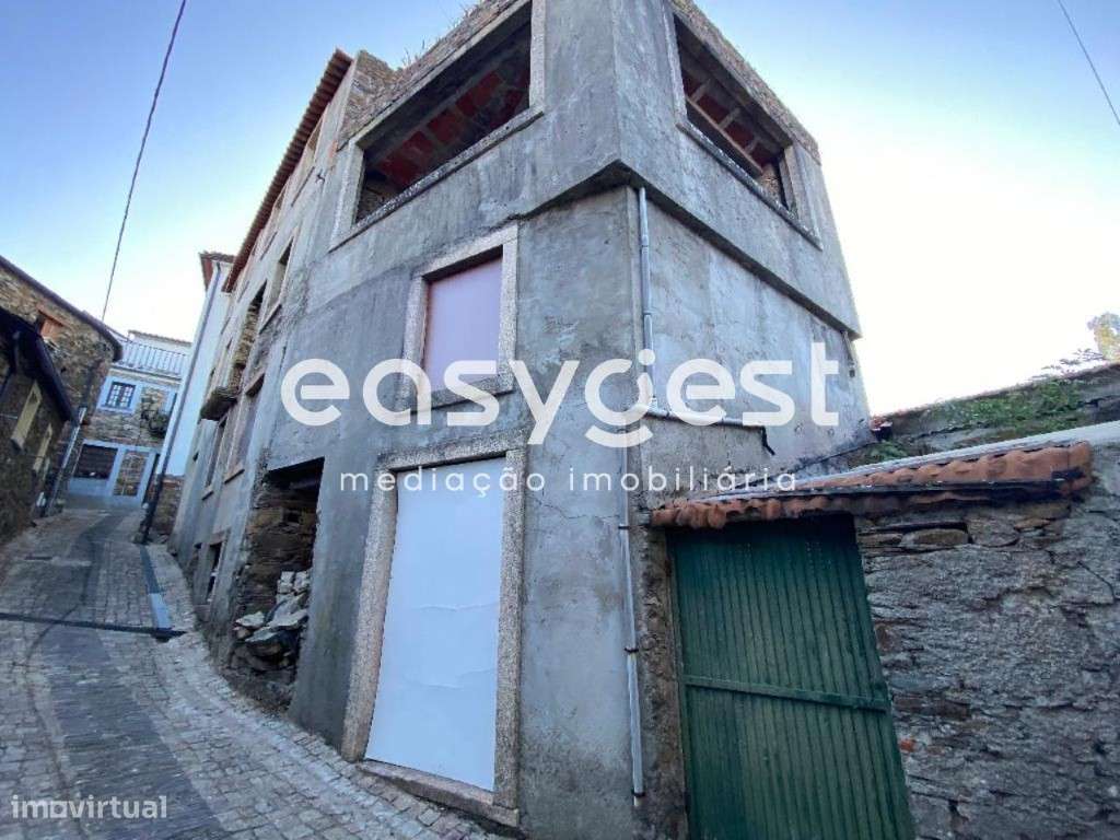 Moradia rústica com 4 pisos, situada em Fajão, Pampilhosa da Serra - Grande imagem: 3/13