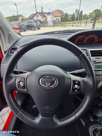 Toyota Yaris 1.33 VVT-i Executive - 13