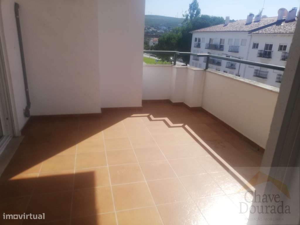 Arrenda-se em Pombal apartamento T3 com garagem e terraço - Grande imagem: 2/23