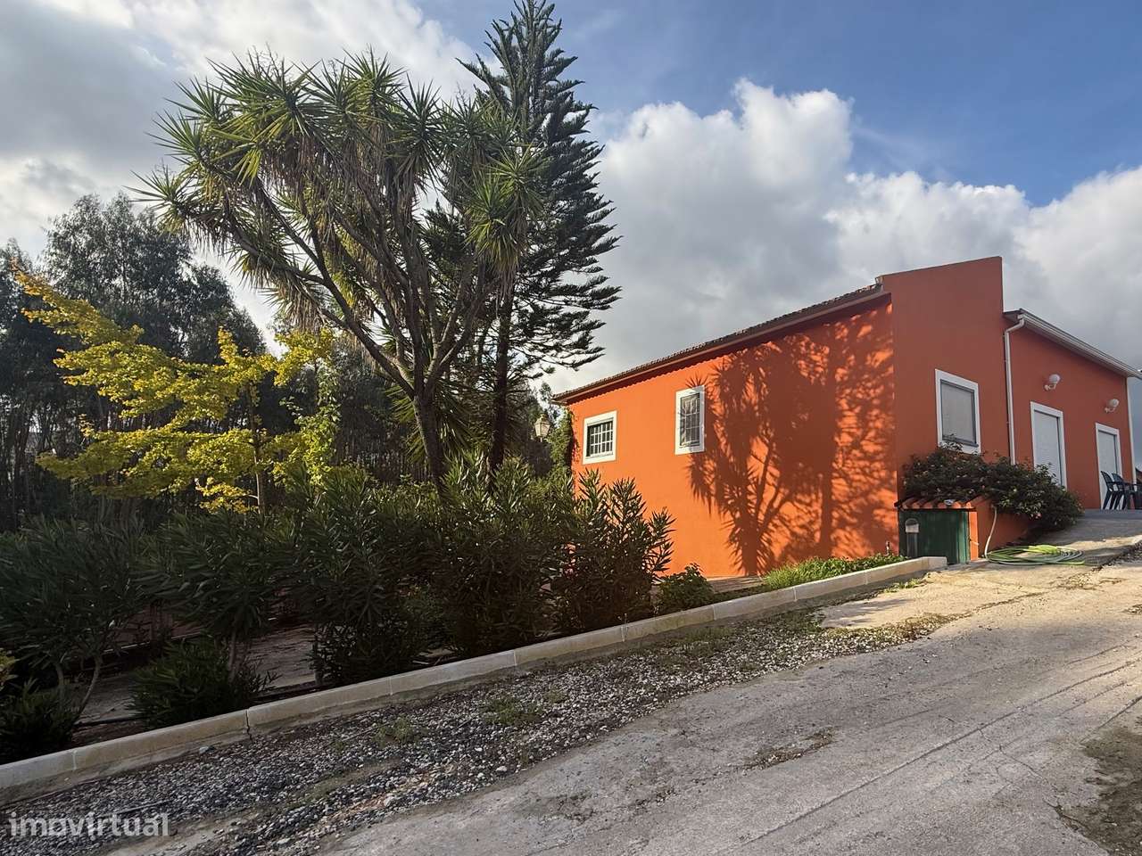 Quintinha com habitação, armazéns e terreno - Rio Maior - Grande imagem: 5/38