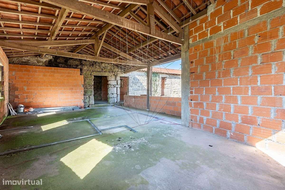 Moradia para Recuperar – Excelente Potencial | Vendida no Estado Atual - Grande imagem: 4/27