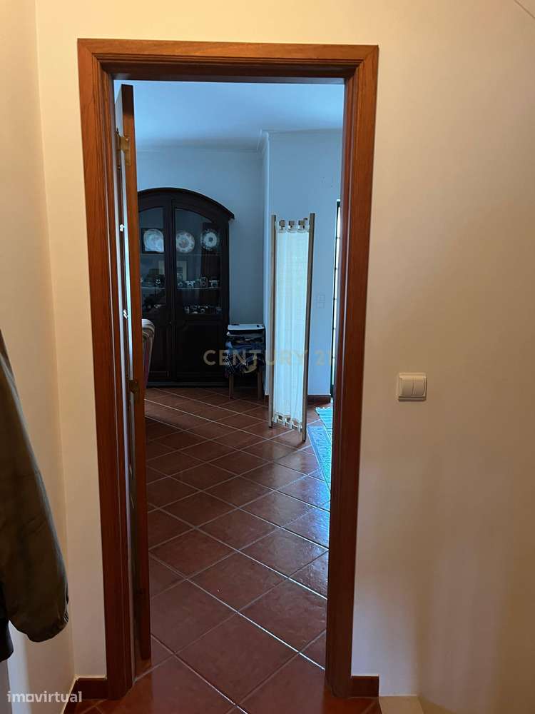 Moradia T4 em condomínio fechado com piscina, vista mar e walking dist-7