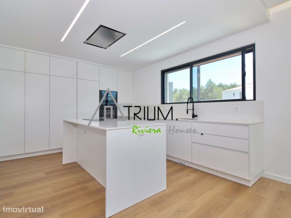 Moradia T4+1 Isolada com piscina e jardim nova-14