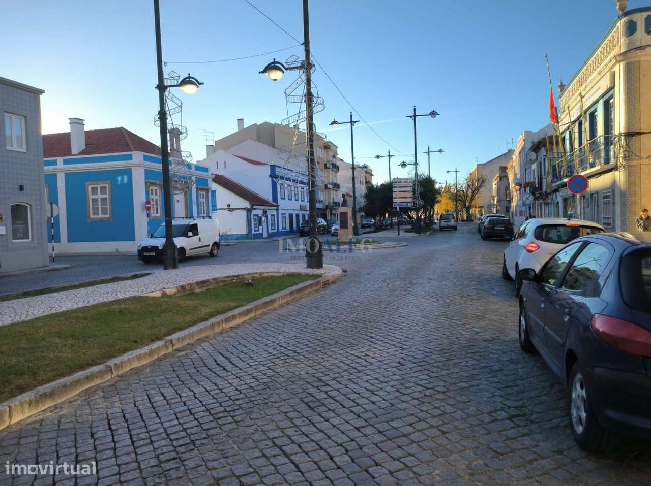 Prédio com quintal no centro do Montijo, junto a transportes-5