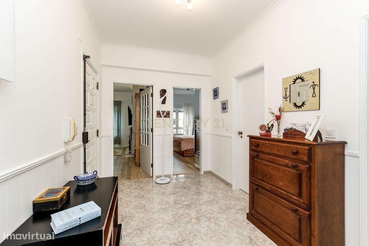 Apartamento Renovado em Seixal com Vista para a Cidade - Grande imagem: 4/25