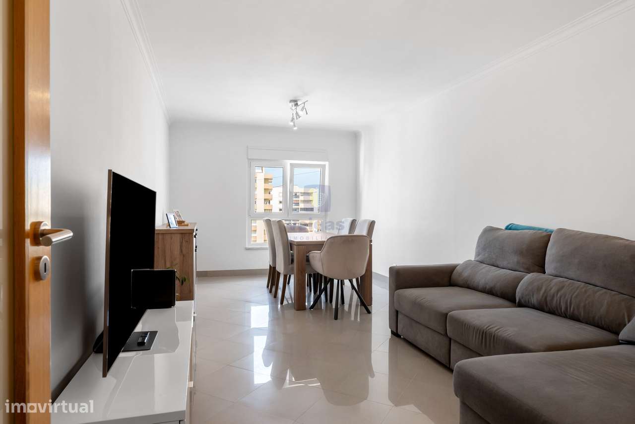 Apartamento T3 Renovado com Vista Rio-5