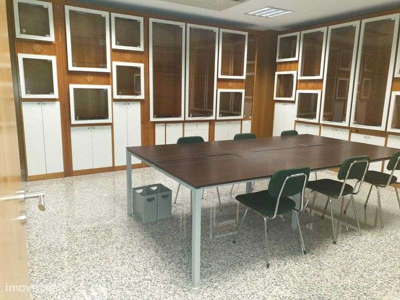 Oportunidade aluguer Escritório Areeiro com 550 m2 e estacionamento - Grande imagem: 4/12