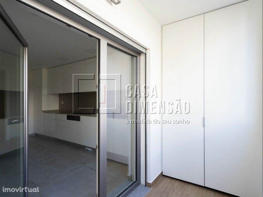 Apartamento de tipologia T3 novo com 138m2, com varandas,...