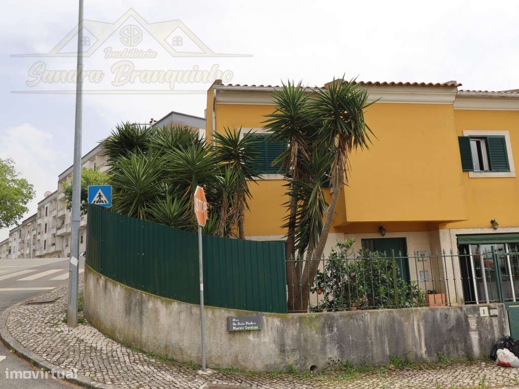 Moradia T4 com Logradouro e Garagem-26