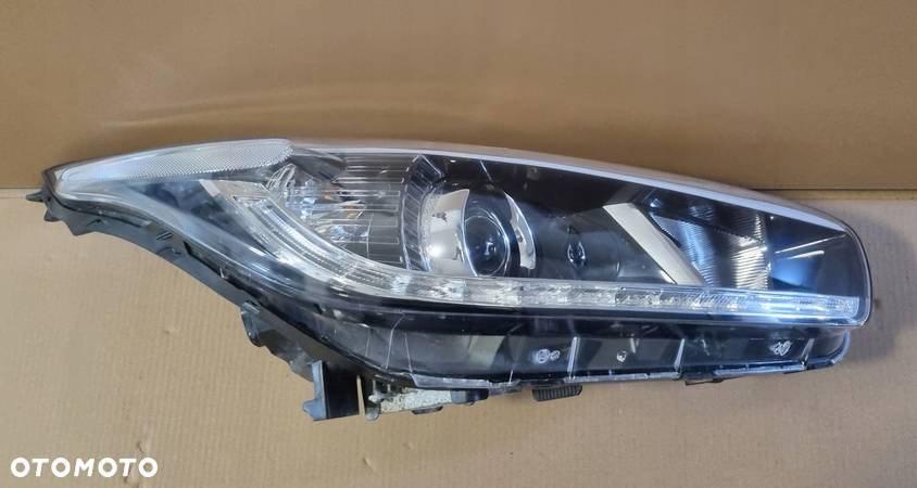 LAMPA PRAWA XENON KIA CEED 92101-A2060 B06R - 4