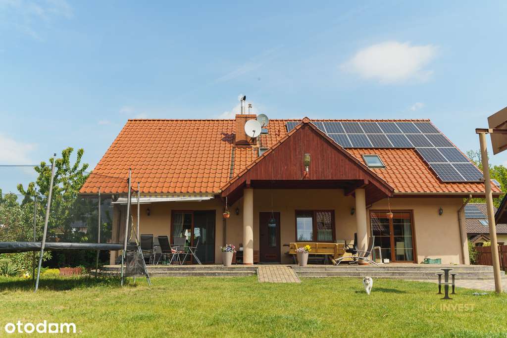 Dom z osobnym mieszkaniem-16