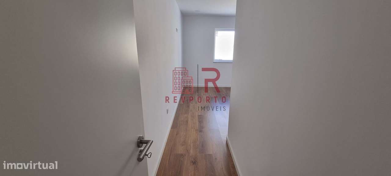 Apartamento T2, Novo, com suite e garagem dupla-18