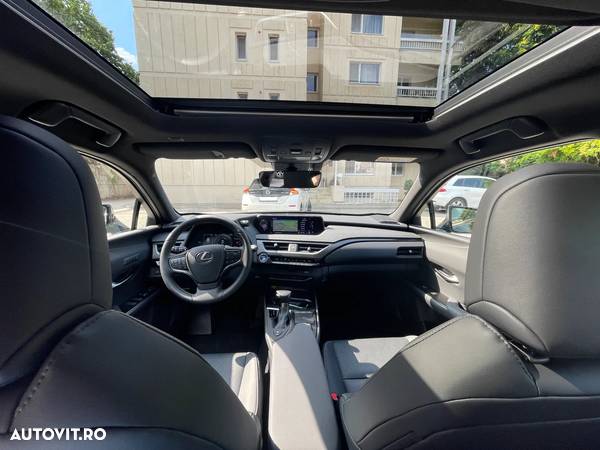 Lexus UX 250h Luxury Line - 9