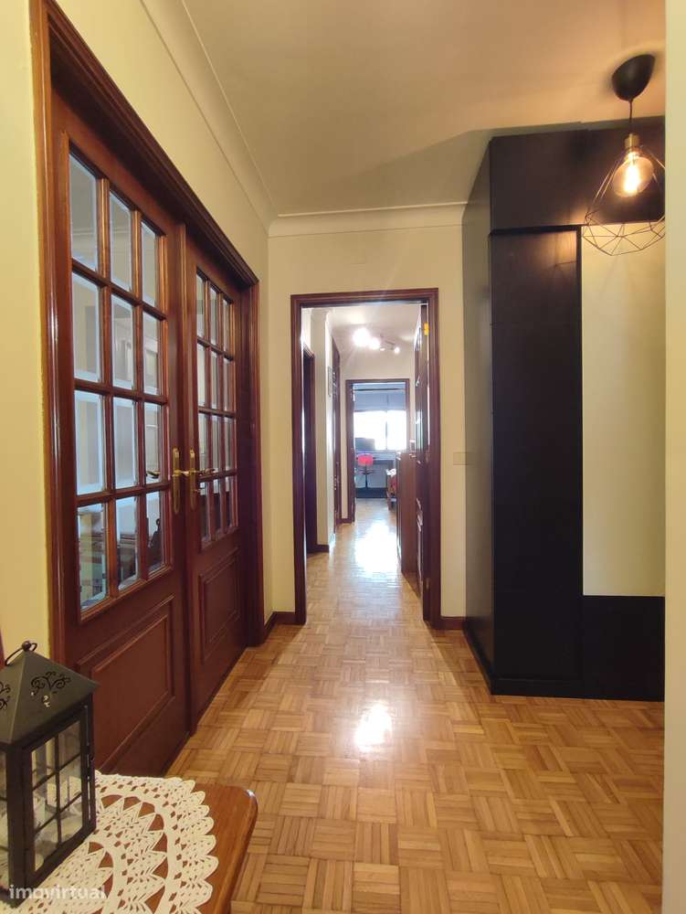 Bom T4 c/ terraço/varandas/nascente poente, a 5 minutos a pé do metro-17