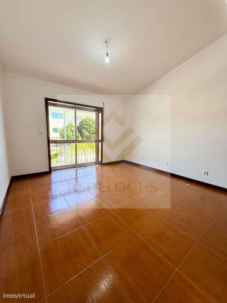 ​Moradia V5 Totalmente Restaurada no Centro de Escapães-18