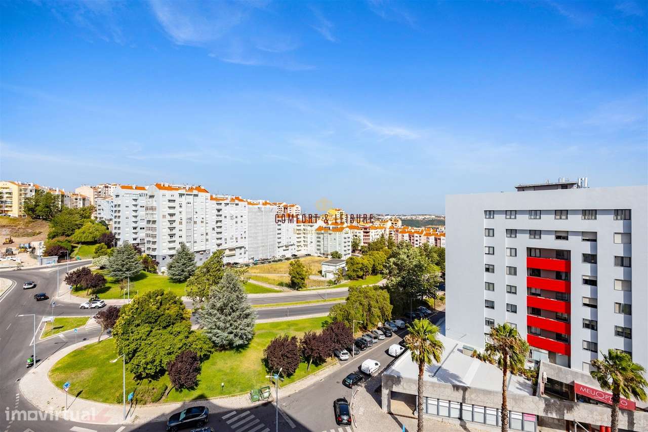 Apartamento com 4 quartos, 2 wc, parqueamento e arrecadação na Ramada,-7