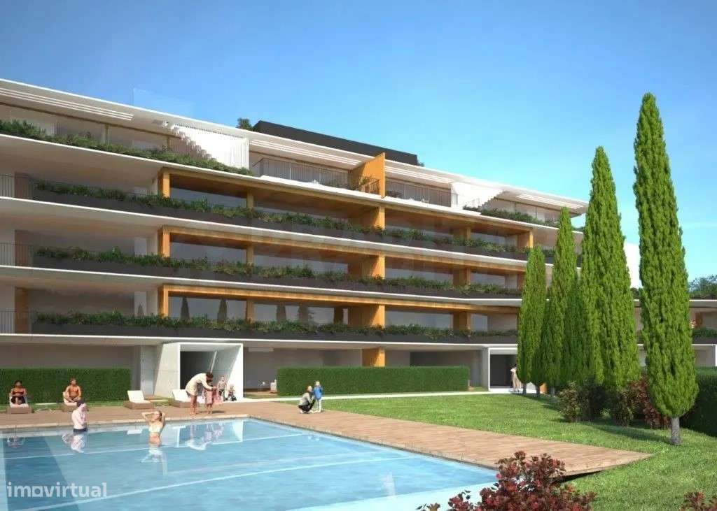 Em Santa Clara, T1 em Condomínio Fechado com Piscina e Jardim-1