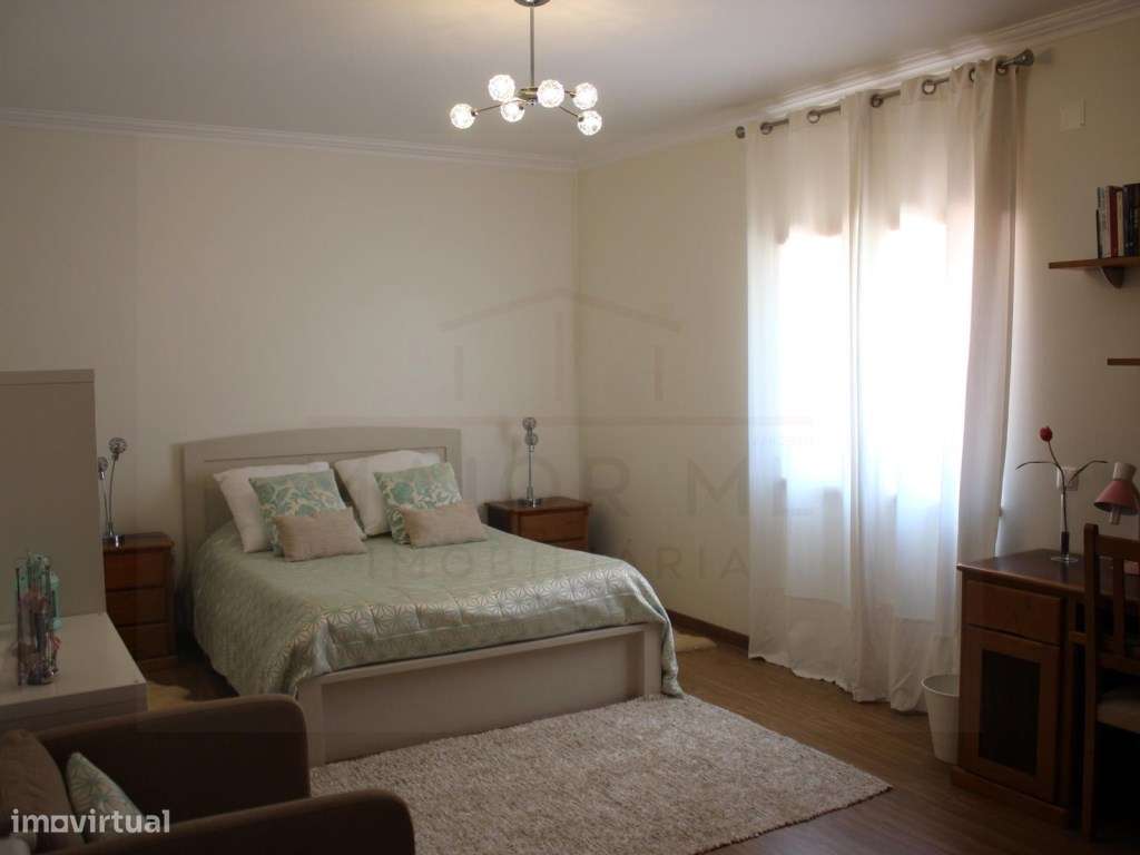 Moradia T5 com grandes áreas em zona muito tranquila de Rio Maior-41