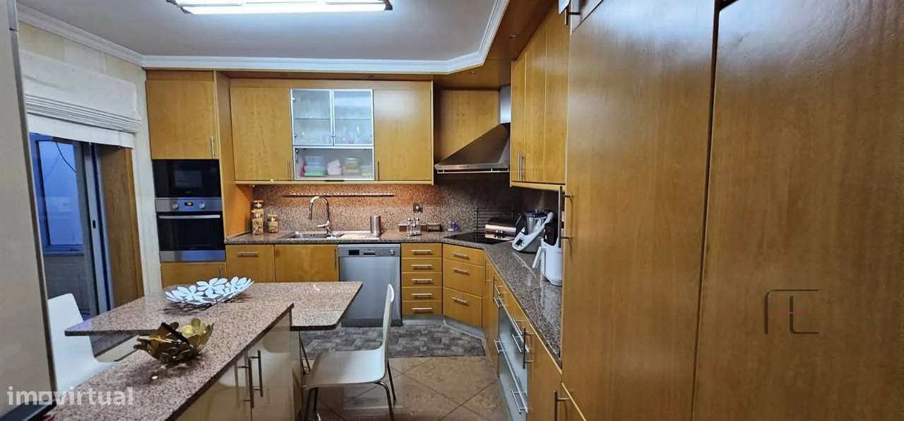 Comprar  T4 Último piso,  Terraço, Garagem Rio Tinto - Grande imagem: 5/15