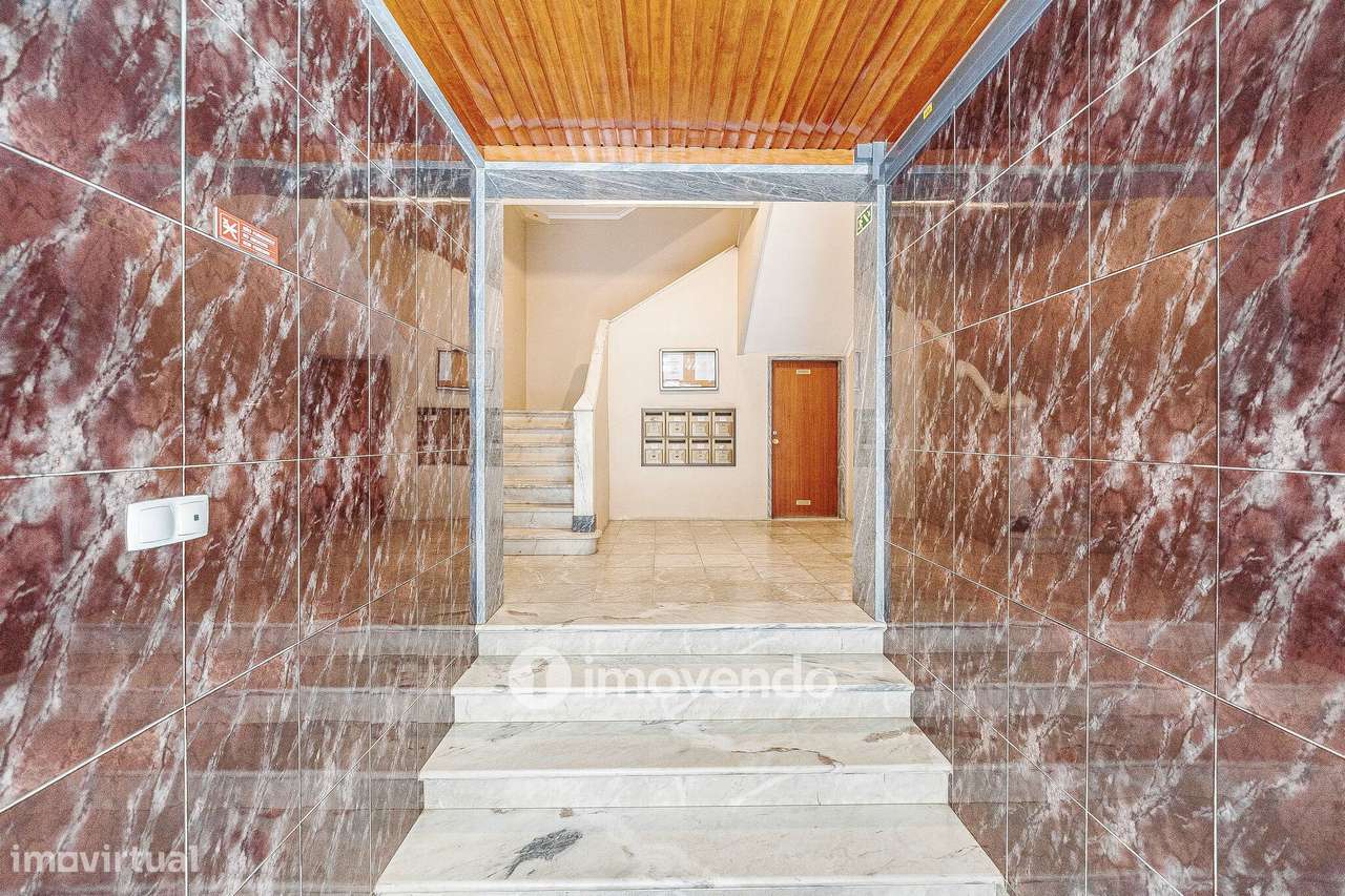 Apartamento T3, com terraço e arrecadação, em Mem Martins-42