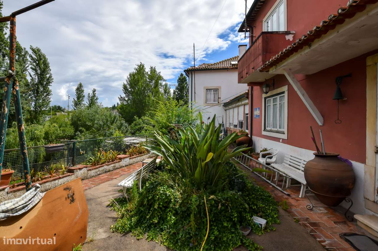 Imóvel de Charme no Centro Histórico de Torres Novas com Vista para o-10