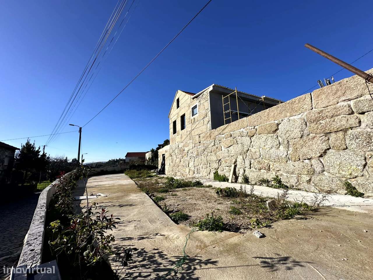 Moradia T2+1 com Terreno de 1.417 m² e Potencial para Piscina – Ordins - Grande imagem: 5/22