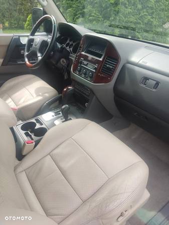 Mitsubishi Montero 3.8 Limited - 12