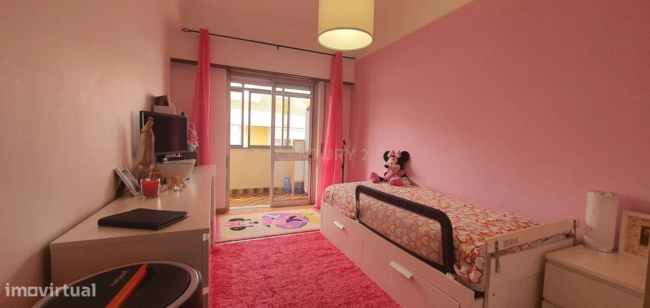 Apartamento T2+1 com parqueamento e Vista desafogada em Odivelas, Lisb-19