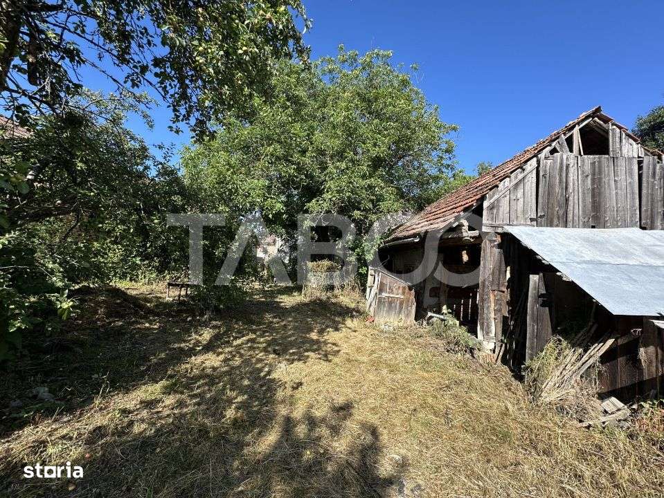 Casa cu potential de investitie in centrul satului 1540 mp teren - Imagine principală: 5/15