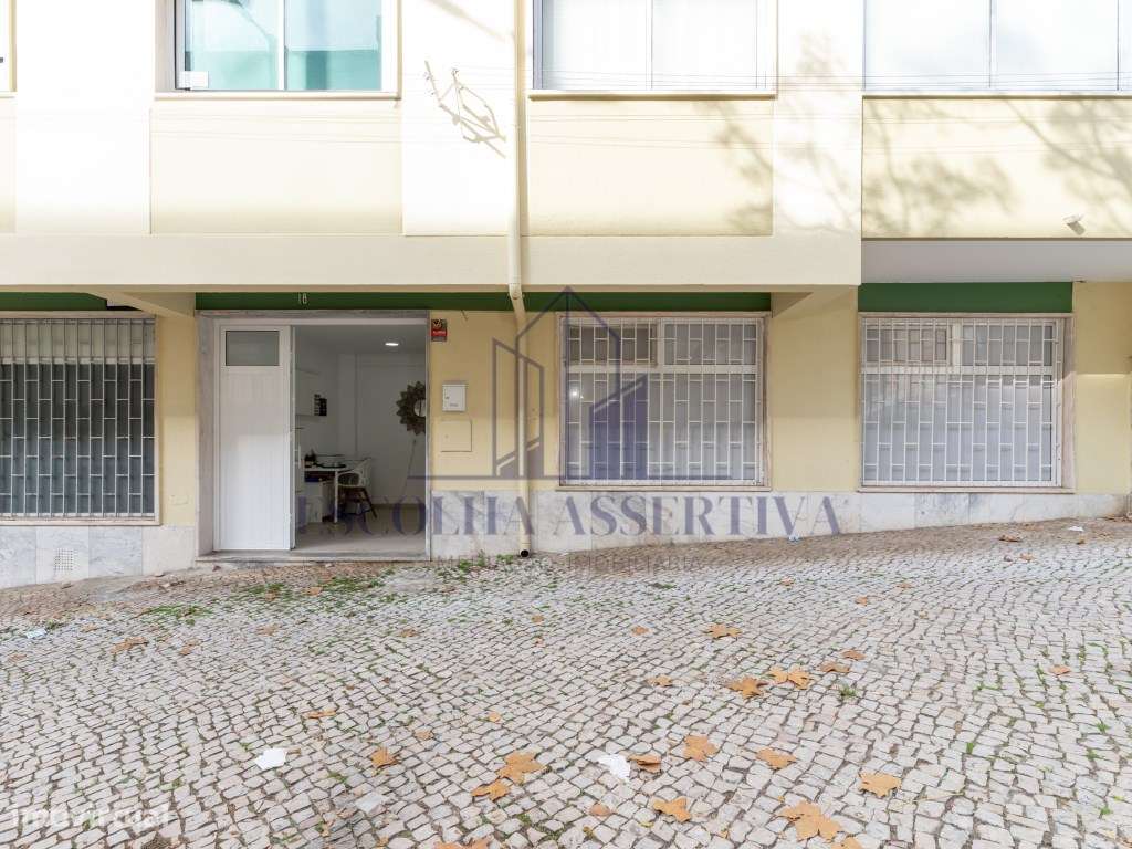 Loja com 95m2 transformada em apartamento T2-27