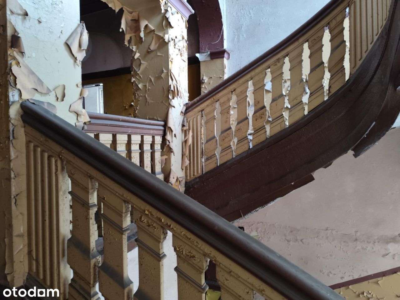 Budynek MIESZKALNO - USŁUGOWY w centrum miasta-2