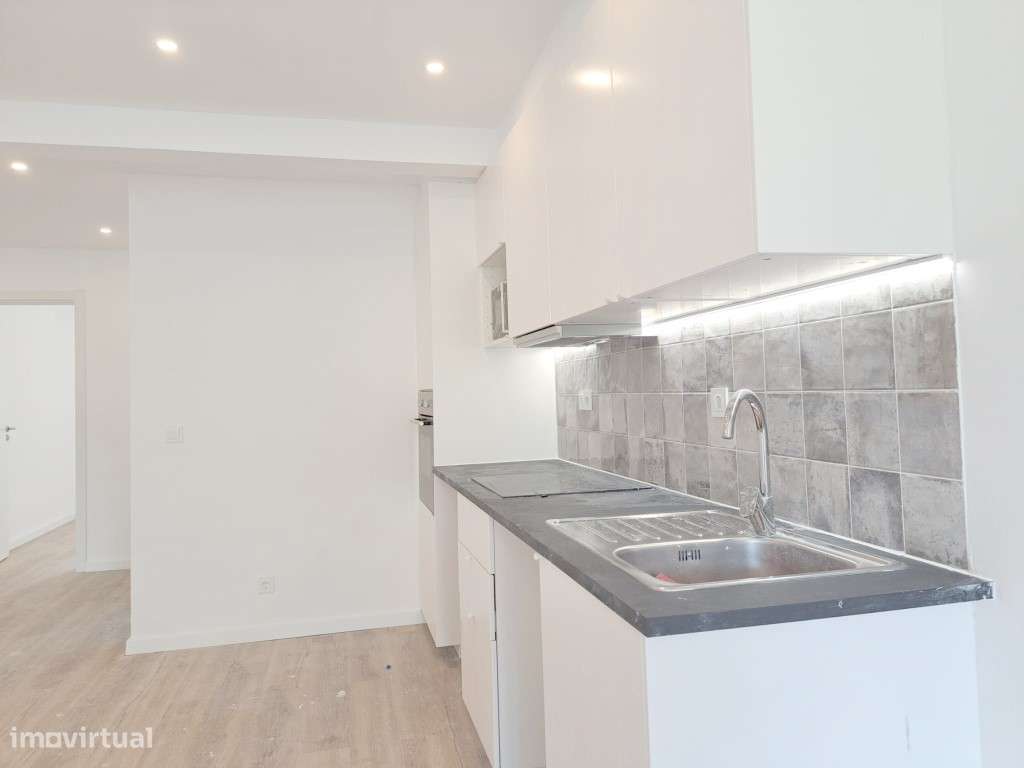Apartamento T2 com pátio para venda em Algueirão-Mem Martins - Sint...-32