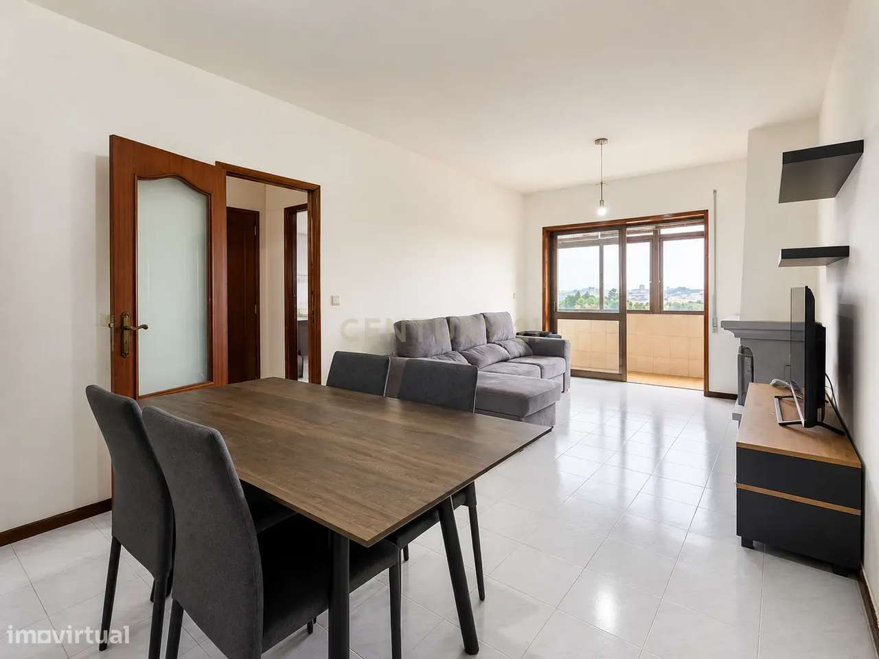 APARTAMENTO T2 | VARANDA | LUGAR DE GARAGEM | ARRUMOS | ELEVADOR | GON-0