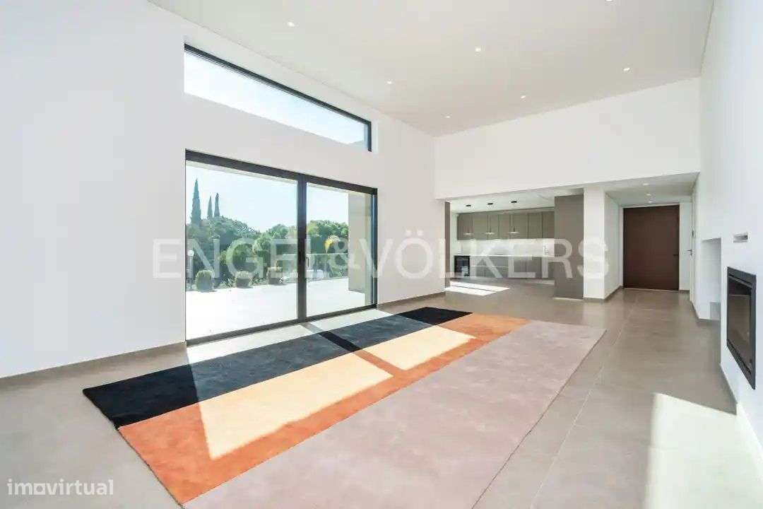 Moradia V4 Exclusiva perto do Carvoeiro-11
