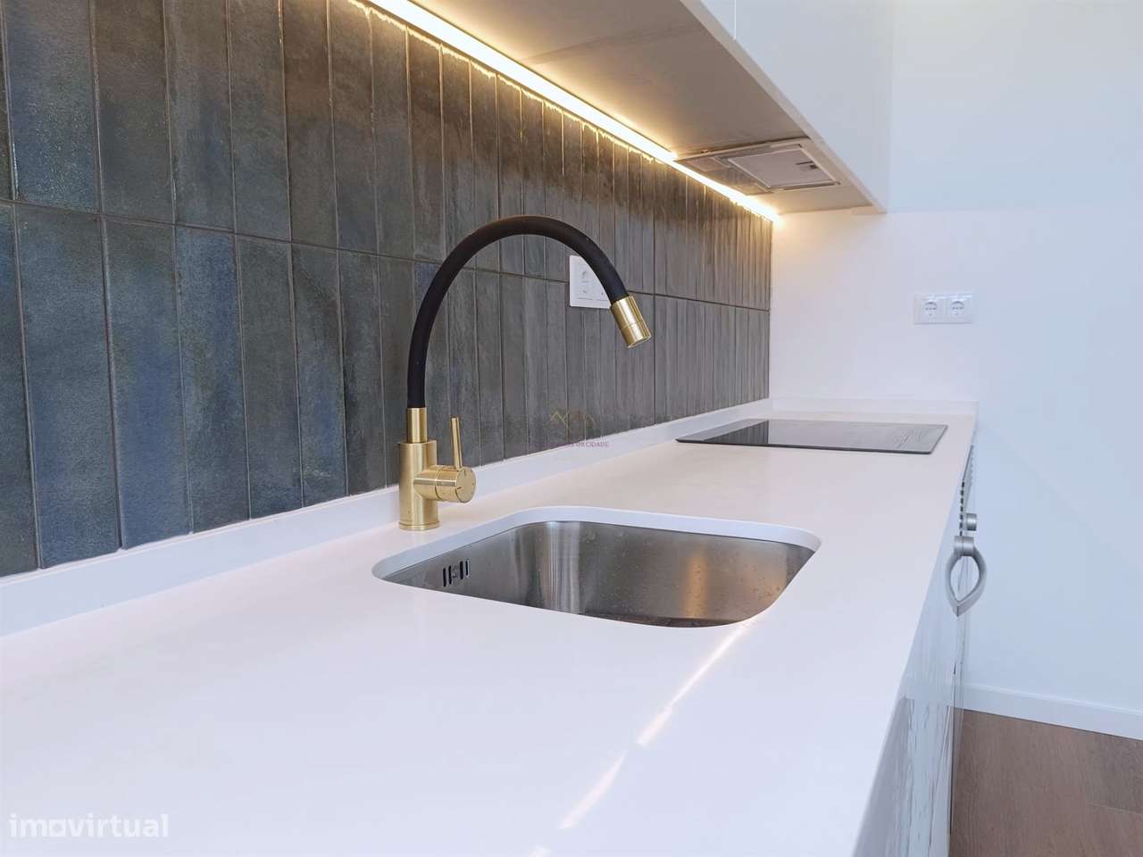 Apartamento remodelado centro Amadora-12